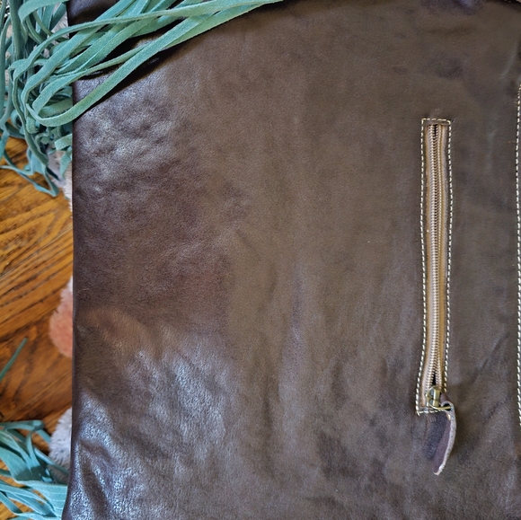 There are many brands of purses and clothing all are negotiable - Picture 5 of 16